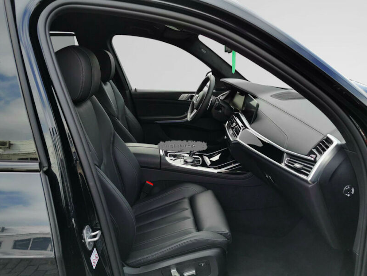 BMW X7 M50d Mpaket | předváděcí auto | skladem | od autorizovaného prodejce | černá metalíza | super cena | top stav | online nákup | autoibuy.com